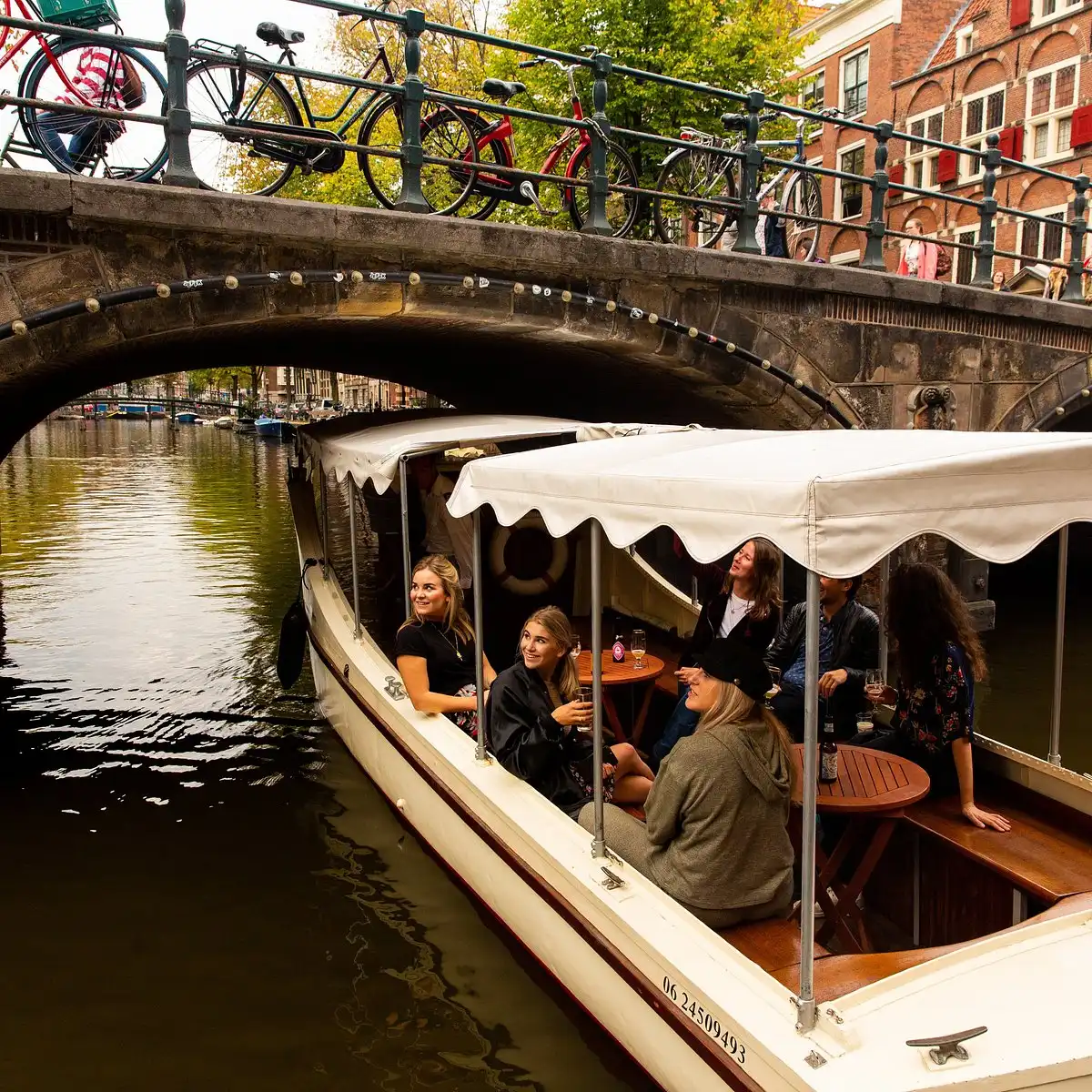 Cozy and Fun Boat Experience