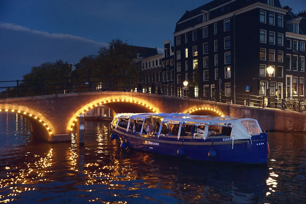 Shared Amsterdam Light Festival Cruise with Hot Chocolate and Stroopwafel
