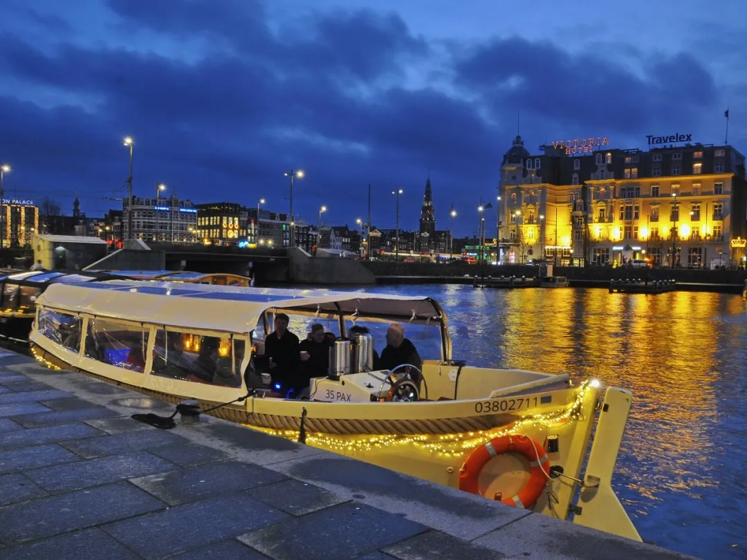 Amsterdam Light Festival Ticket • Air BnB best verkochte winter boot tour — photo 5