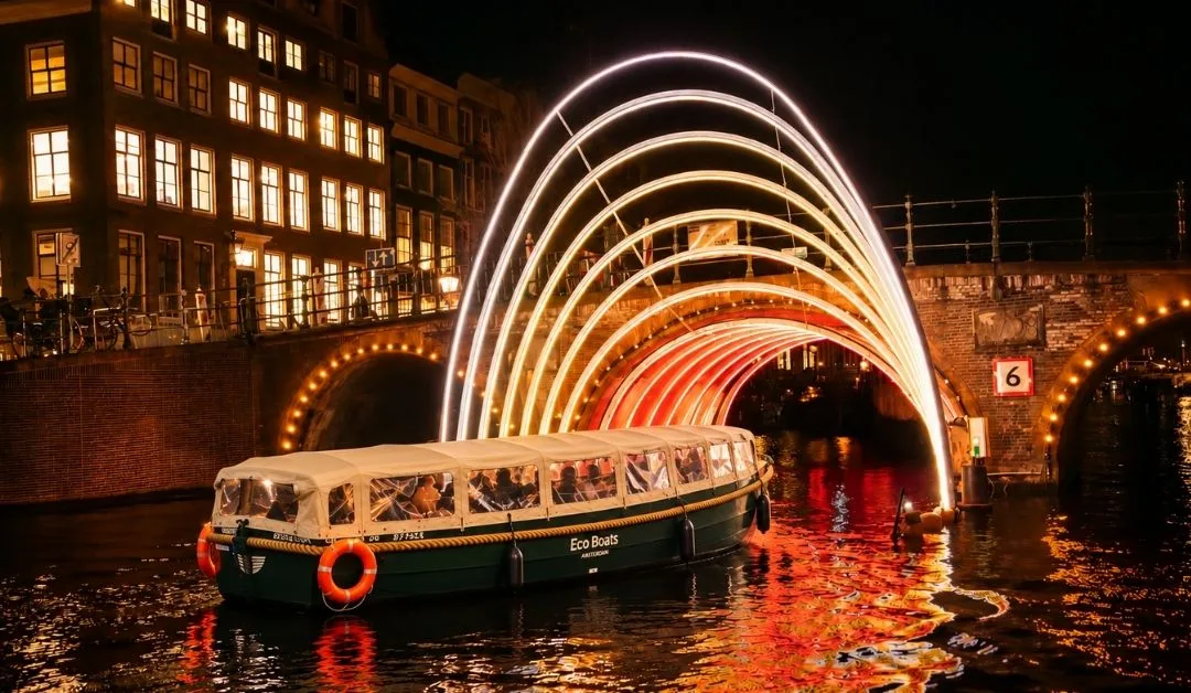 Amsterdam Light Festival Cruise with Welcome Snack and (Warm) Drinks (Optional)