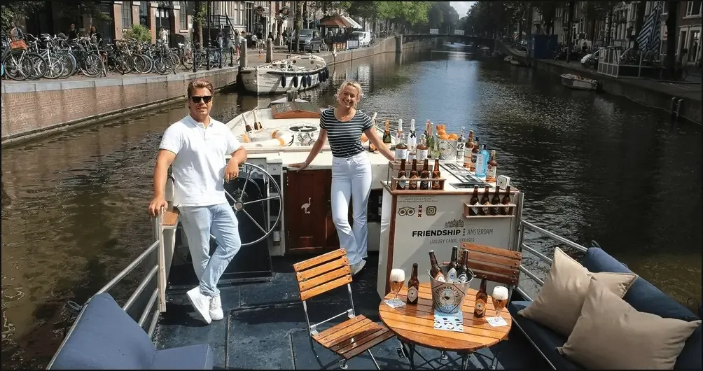 Luxury Canal Cruise Welcome Liquor and Snack included — photo 4