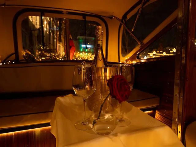 Private Venetian Water Taxi Cruise – 1971 Mahogany Classic, Fully Electric — photo 2