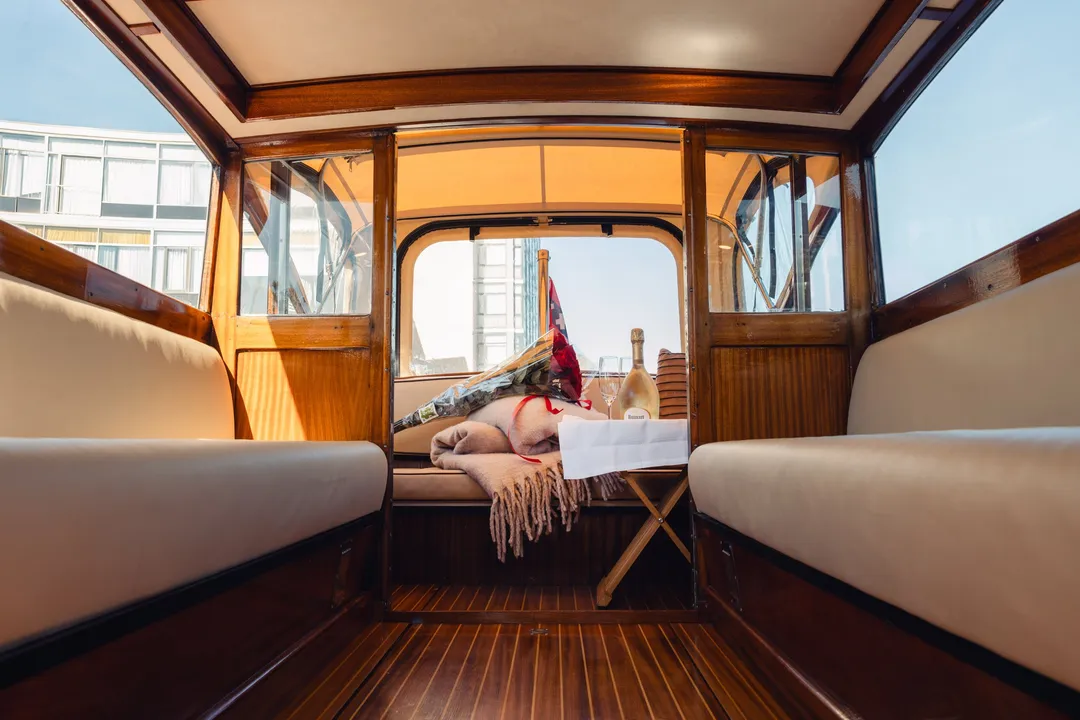 Private Venetian Water Taxi Cruise – 1971 Mahogany Classic, Fully Electric — photo 4