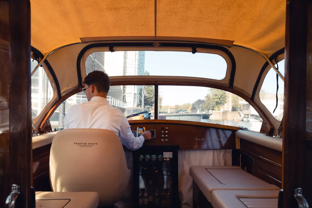 Private Venetian Water Taxi Cruise – 1971 Mahogany Classic, Fully Electric — photo 5