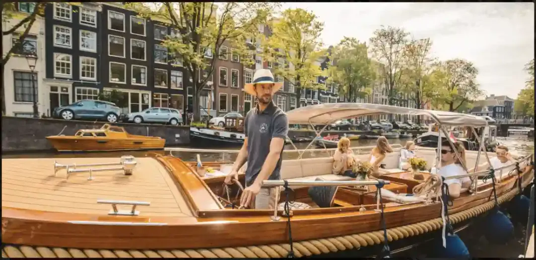 Morning Canal Cruise Amsterdam- Departure Keizersgracht 106 — photo 1