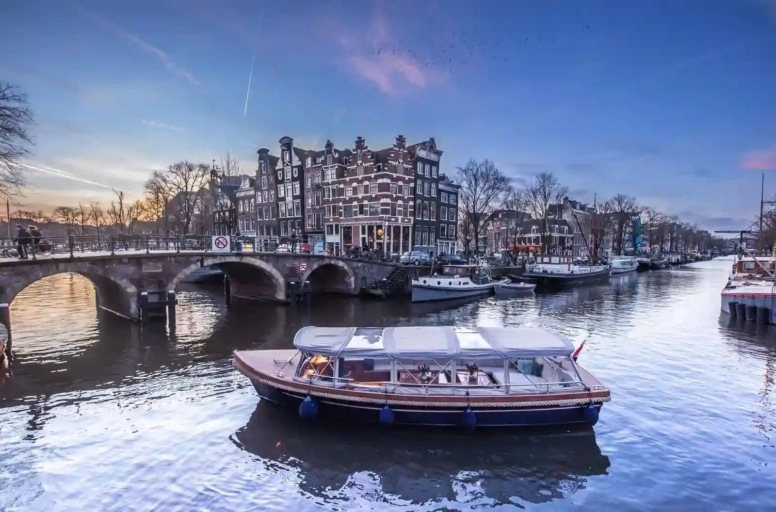 Morning Canal Cruise Amsterdam- Departure Keizersgracht 106 — photo 2