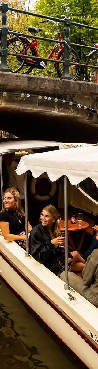 Cozy and Fun Boat Experience