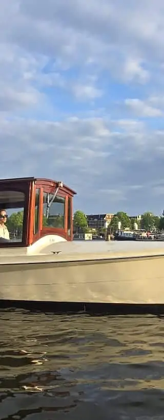 Ritz - a classic luxury saloon boat from 1915