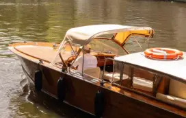 1971 Venetian Saloon - Boat Private Cruise
